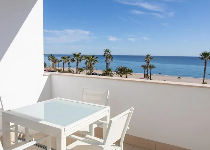 Precioso Apartamento Frente A La Playa Con Piscina