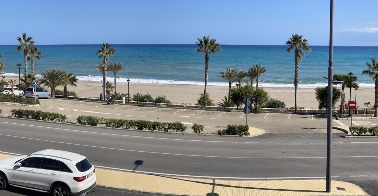 Precioso Frente A La Playa Con Piscina Apartment *